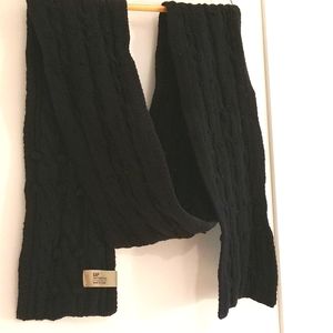 GAP Chunky Knit Winter Scarf. Black. Like New.